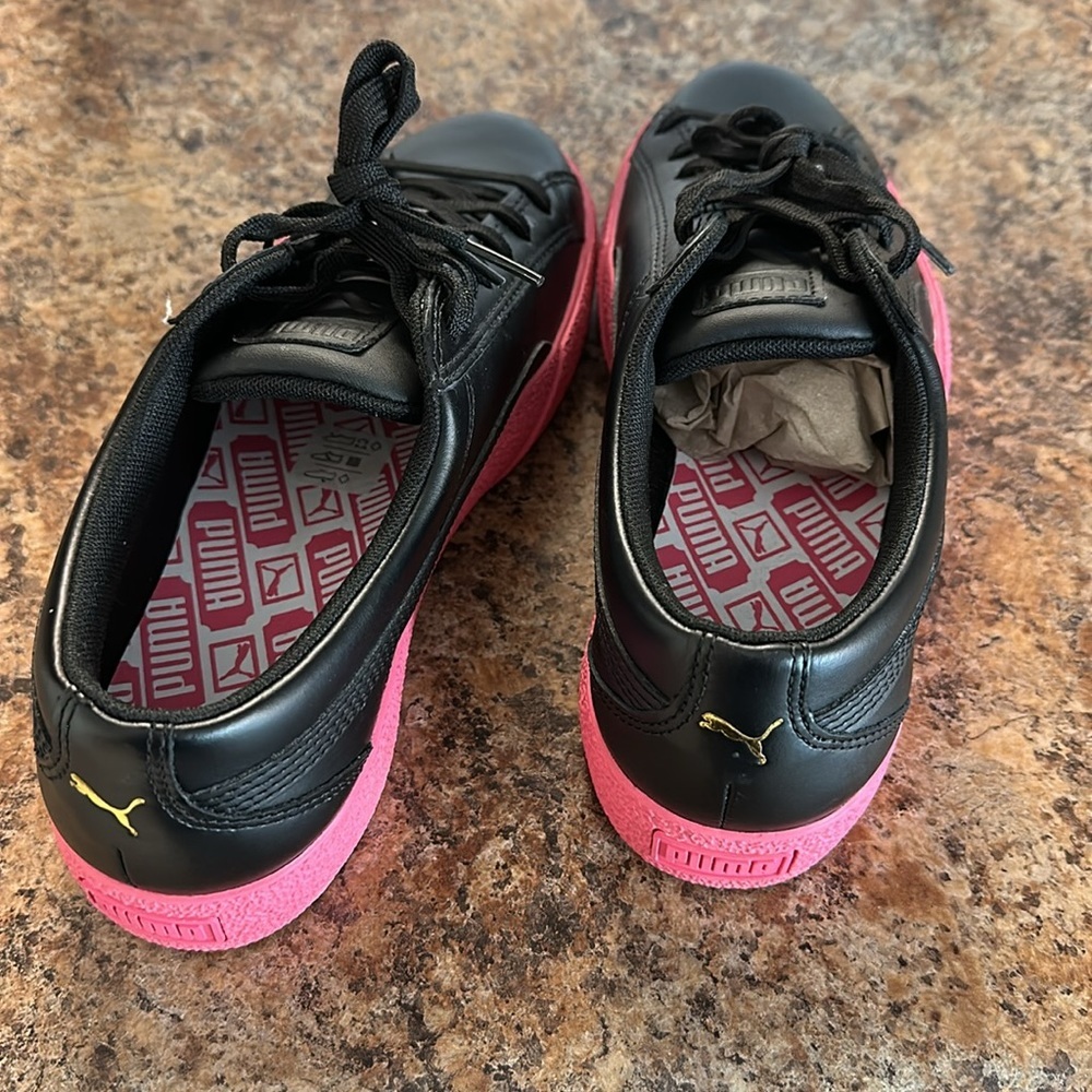 NEW Puma Black Sneakers w Pink Soles - Size 8 - Picture 5 of 5